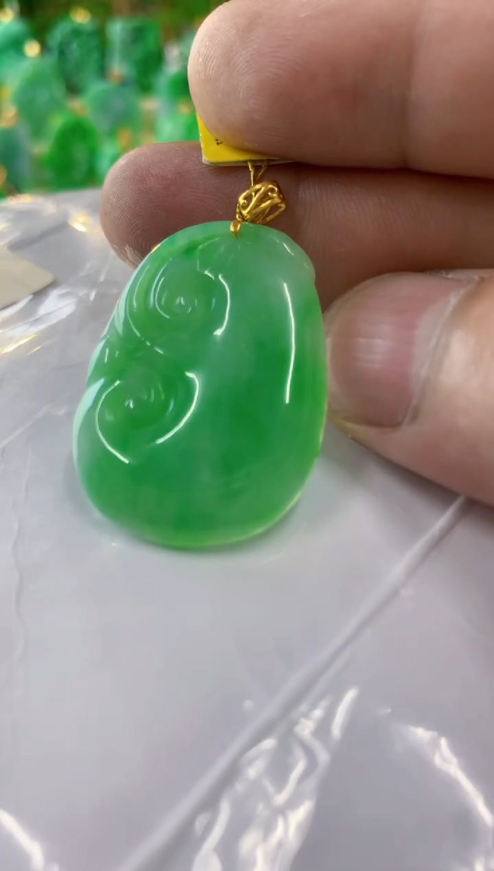 翡翠18K金镶嵌吊坠(不含链)缅甸翡翠挂件