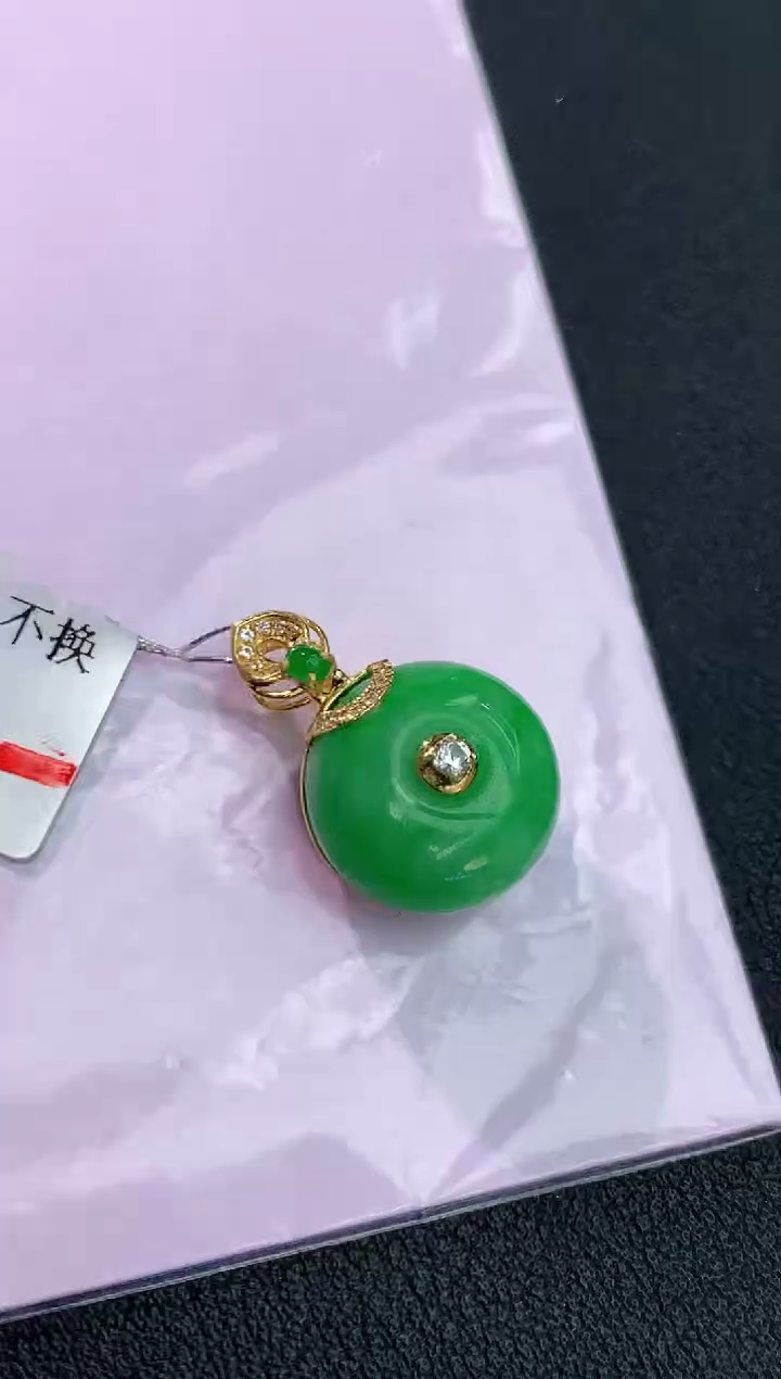 颈饰18K金镶嵌翡翠赠礼盒证书 丁丁
