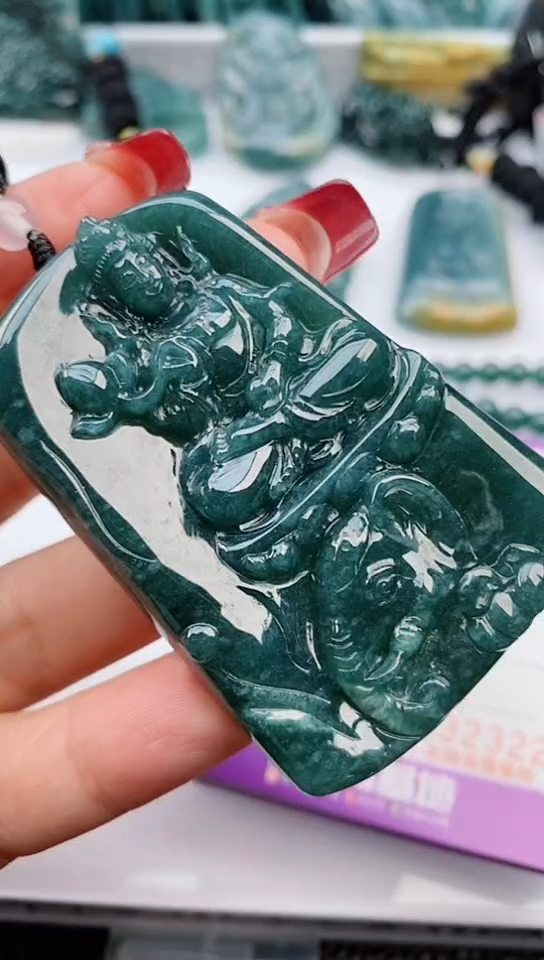 【闪购商品】翡翠颈饰未镶嵌           