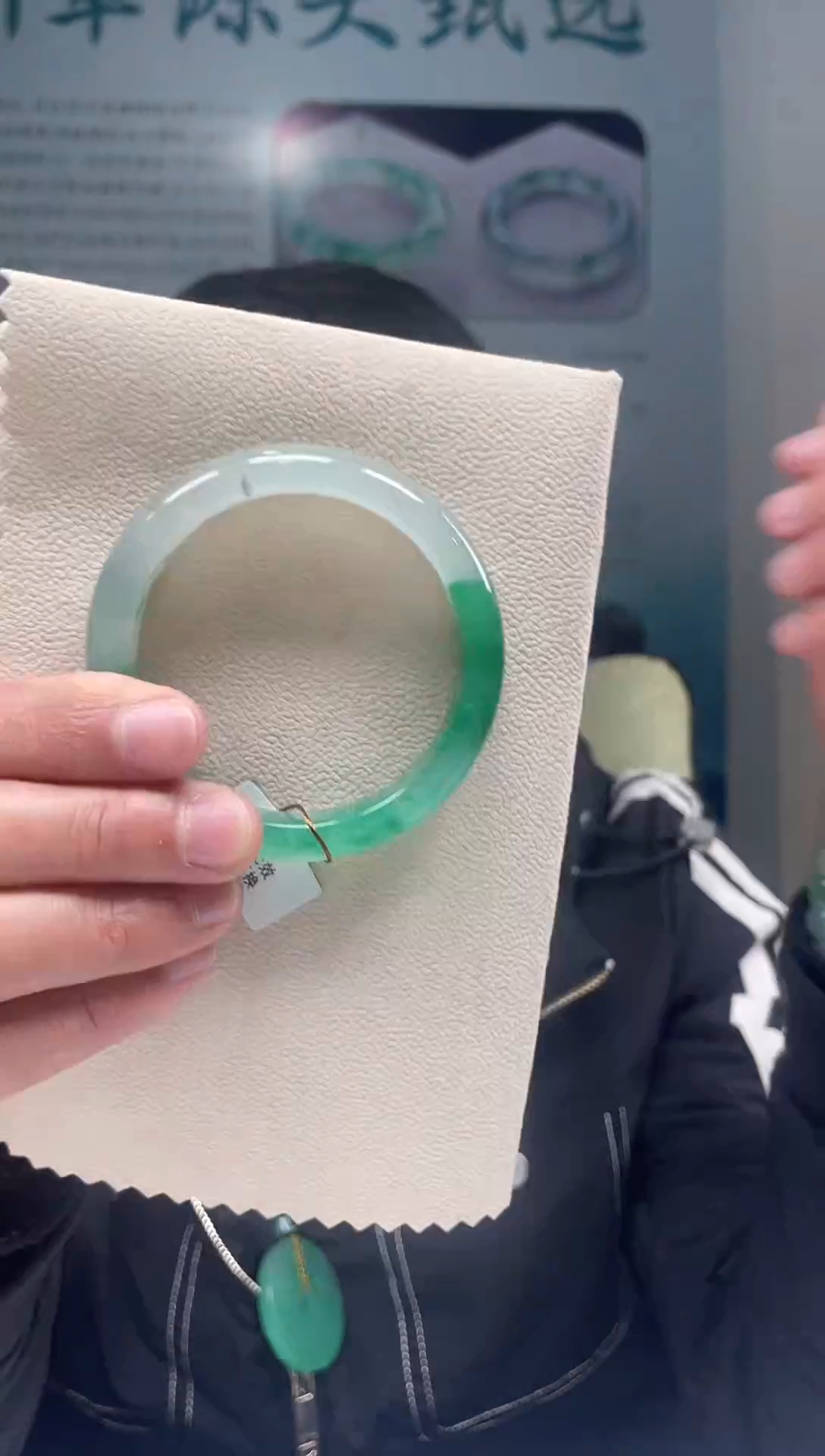 【闪购商品】石英质玉手镯未镶嵌非洲翠手镯多样性发货