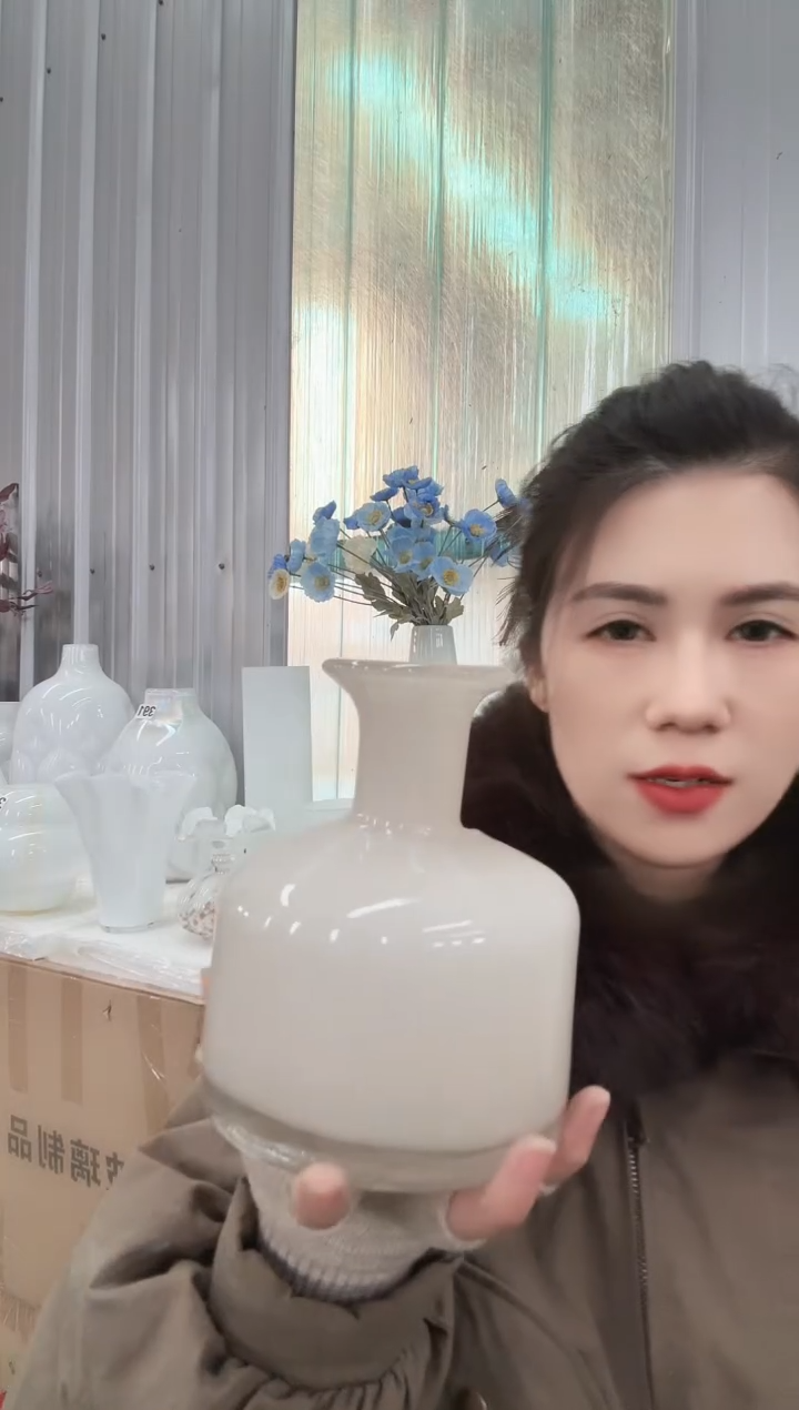 111直播玻璃花瓶