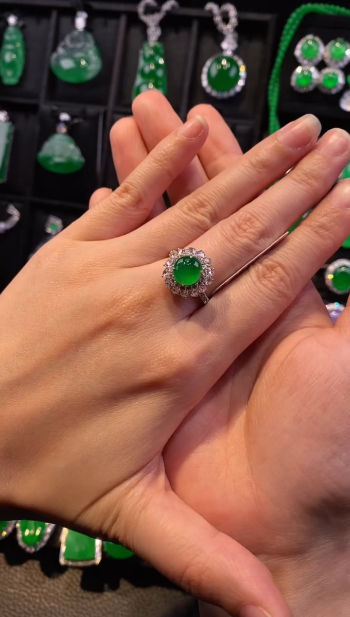 【闪购商品】翡翠戒指18K金镶嵌蛋面戒指4021212