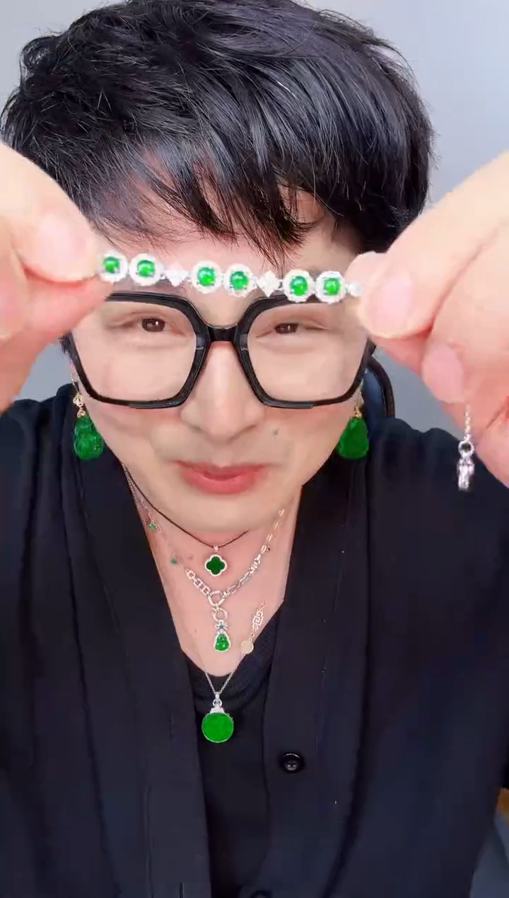 【闪购商品】翡翠颈饰未镶嵌一件