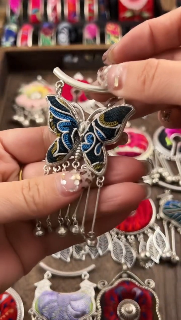 【闪购商品】织绣民族风老绣饰品221