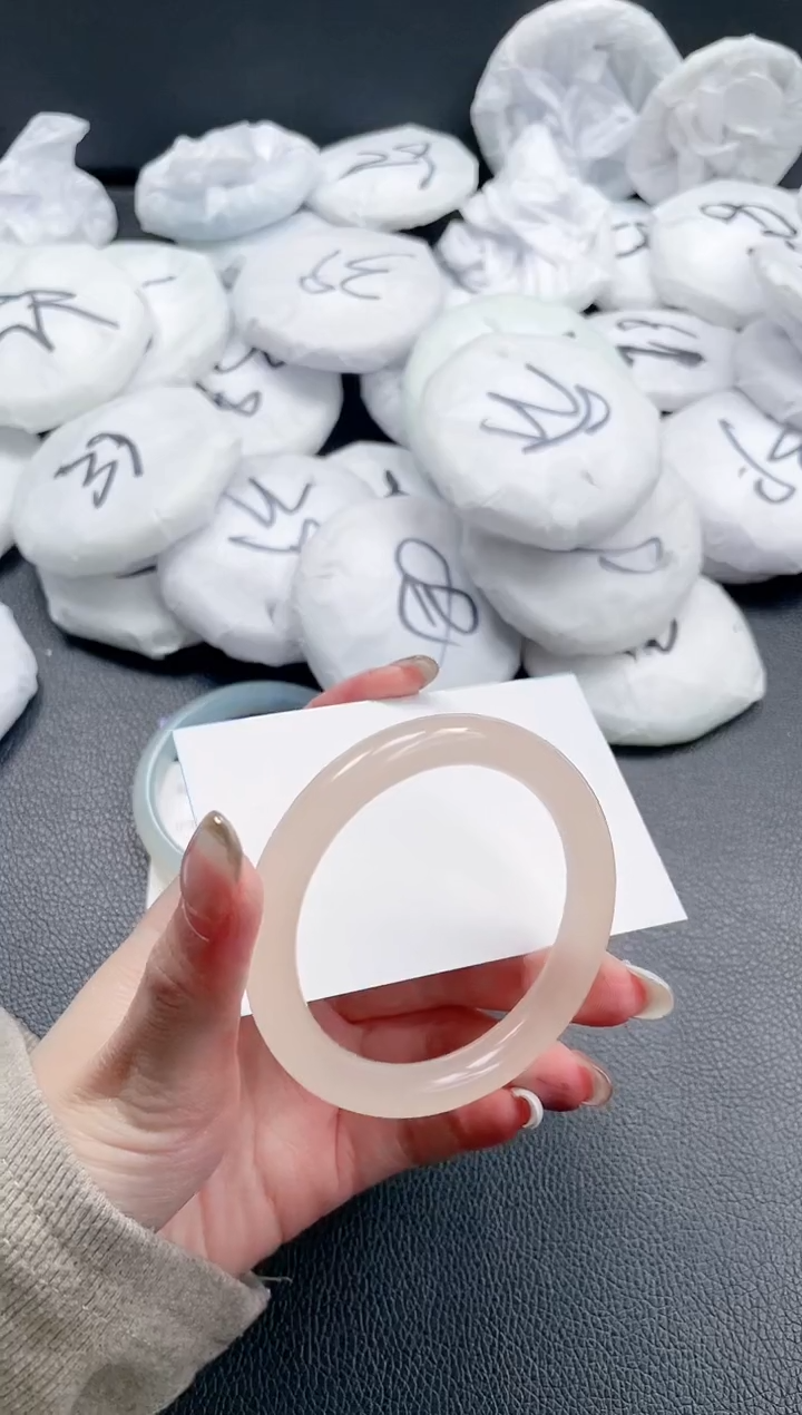 【闪购商品】石英质玉手镯未镶嵌04J216-53