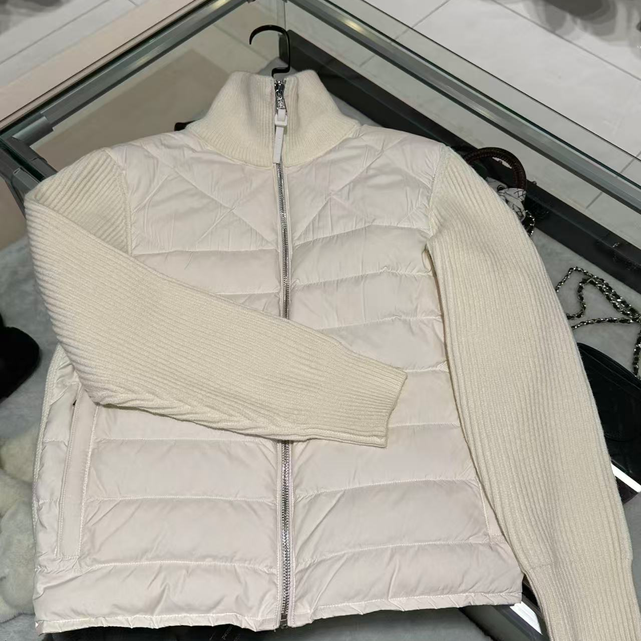 25新款 冬季羊毛针织拼接款三色女士休闲百搭时尚羽绒服