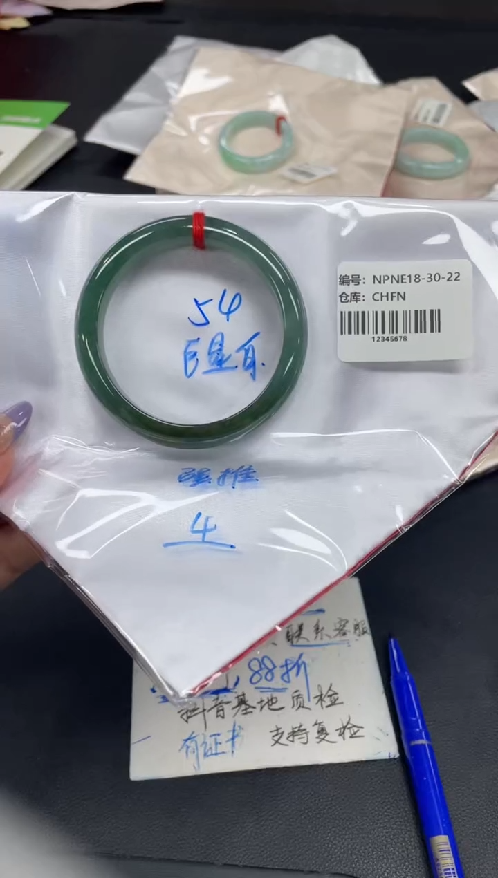 未镶嵌手镯翡翠小*涂翡翠手镯