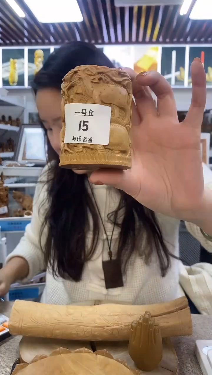 檀香木其他1号仓老山檀摆件163克15