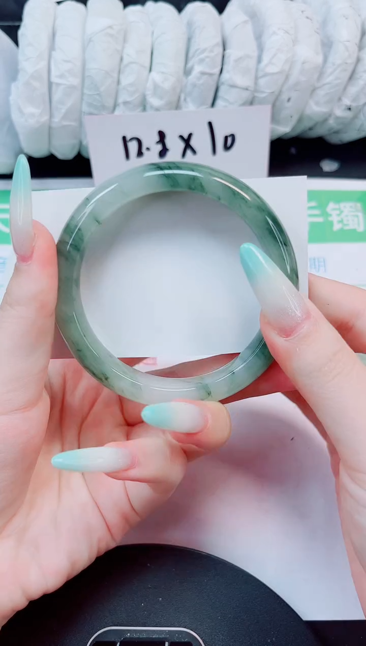 石英质玉手镯未镶嵌40-57/58