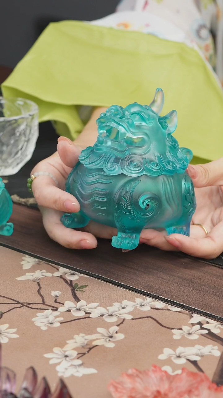 手工艺品琉璃?**?蓝色狻猊香炉中号