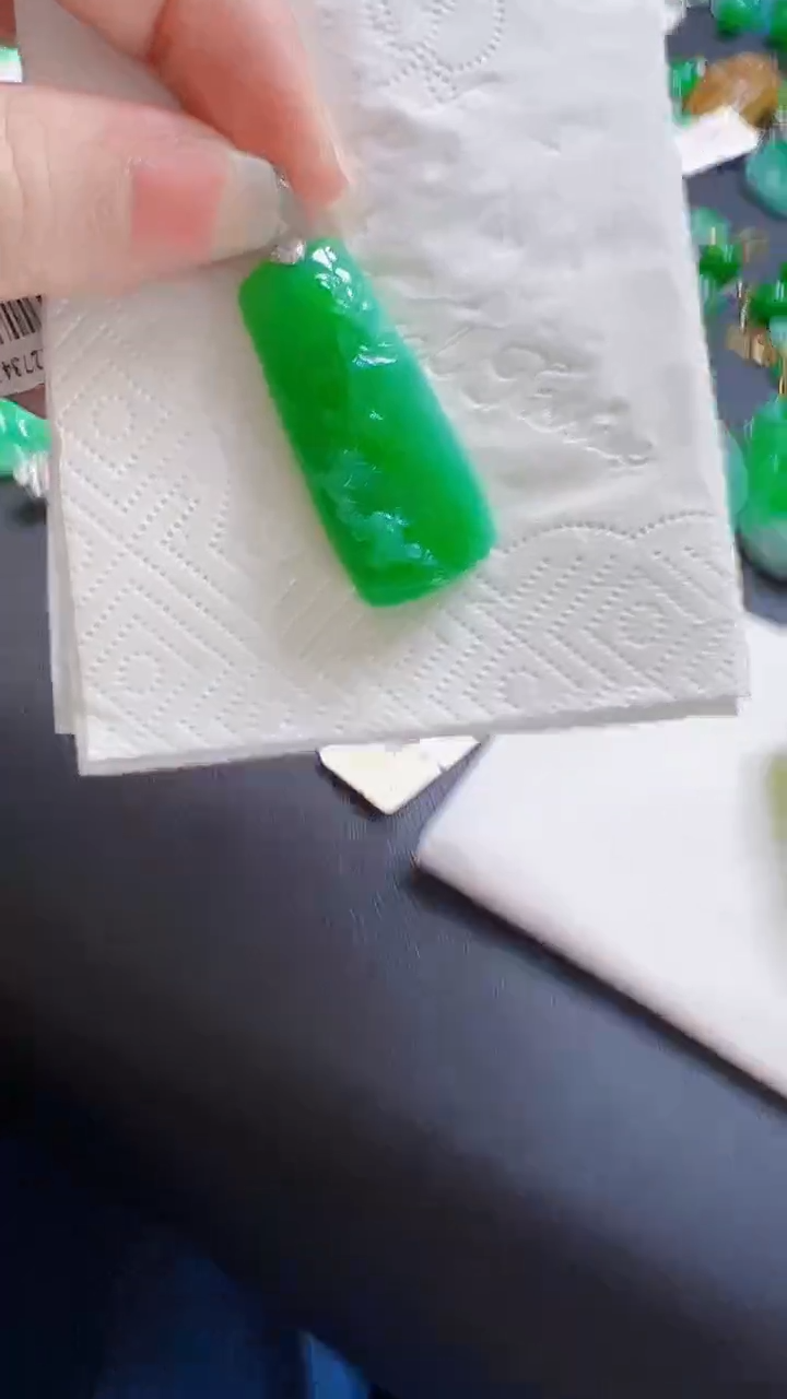 颈饰18K金镶嵌翡翠竹子