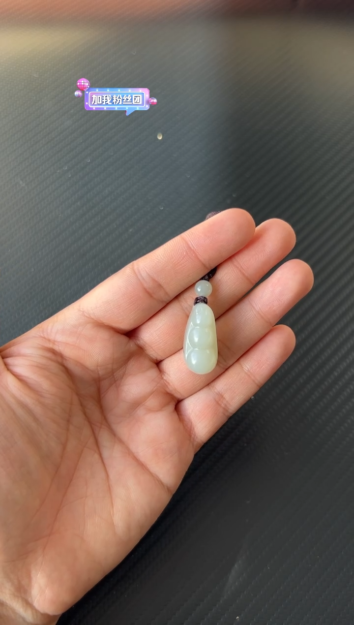 吊坠(赠链)未镶嵌和田玉且末近矿微色差吊坠