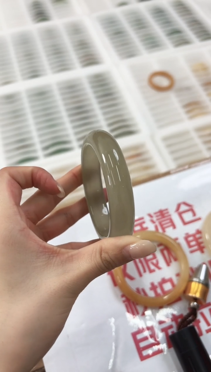 未镶嵌手镯石英质玉70-56D