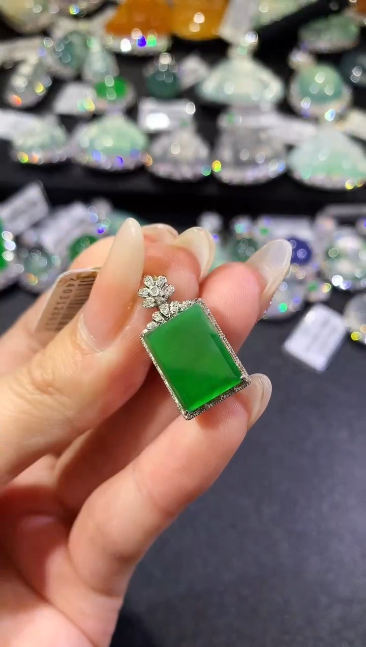 【闪购商品】翡翠吊坠(不含链)18K金镶嵌40-无事牌