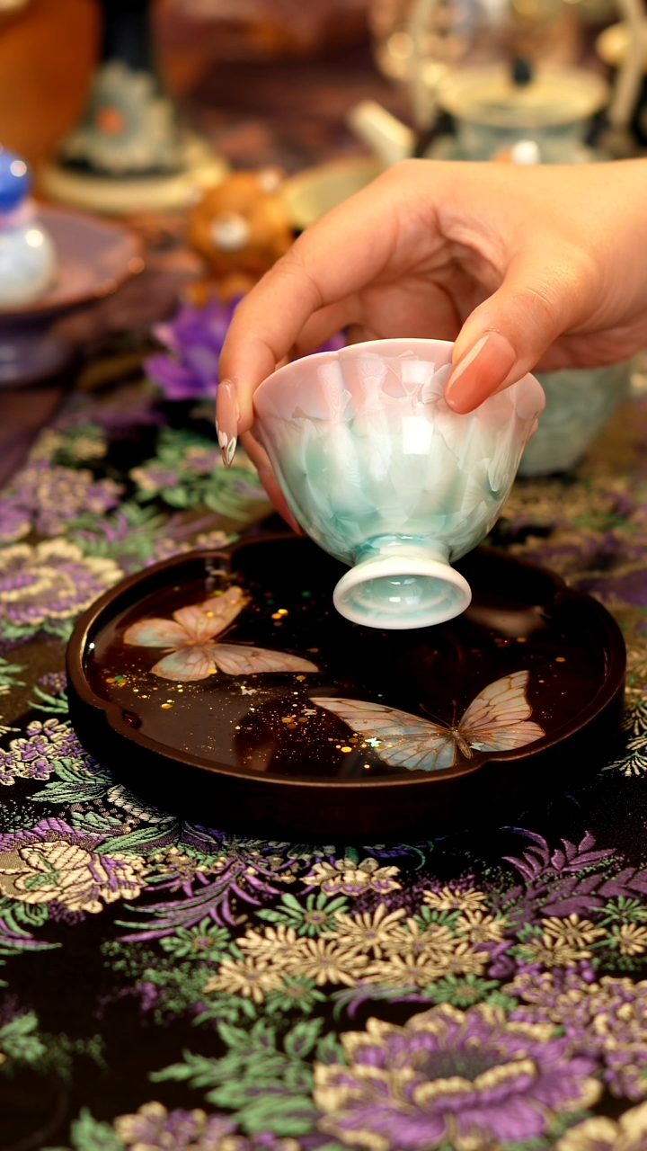 粉绿结晶花口杯·······