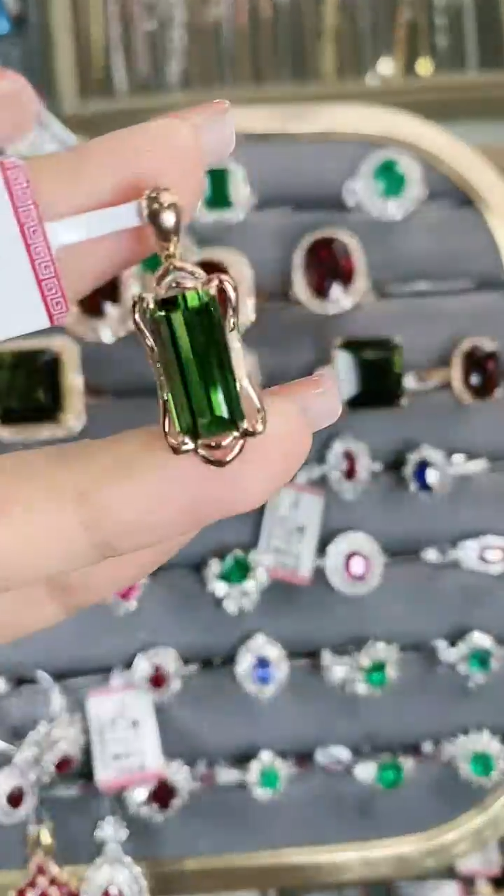 【闪购商品】碧玺吊坠18K金镶嵌18K金镶嵌碧玺吊坠