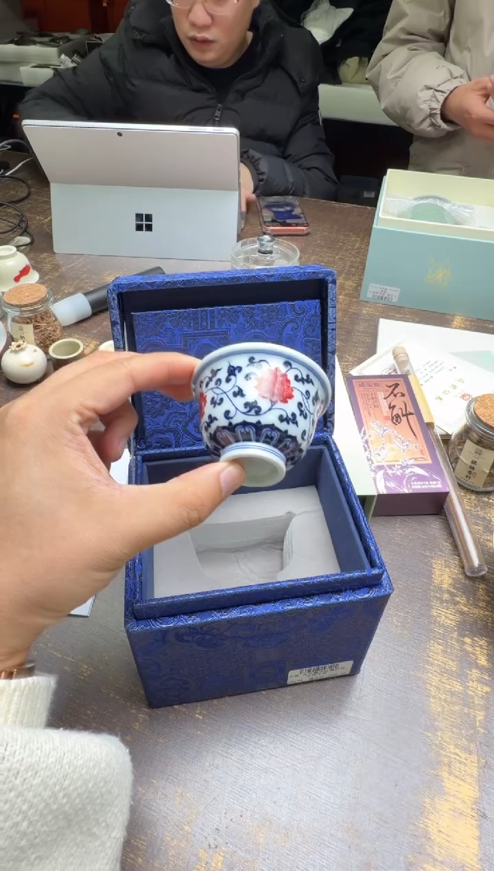 心***闲（预售）荣器青花釉里红缠枝莲小压手杯