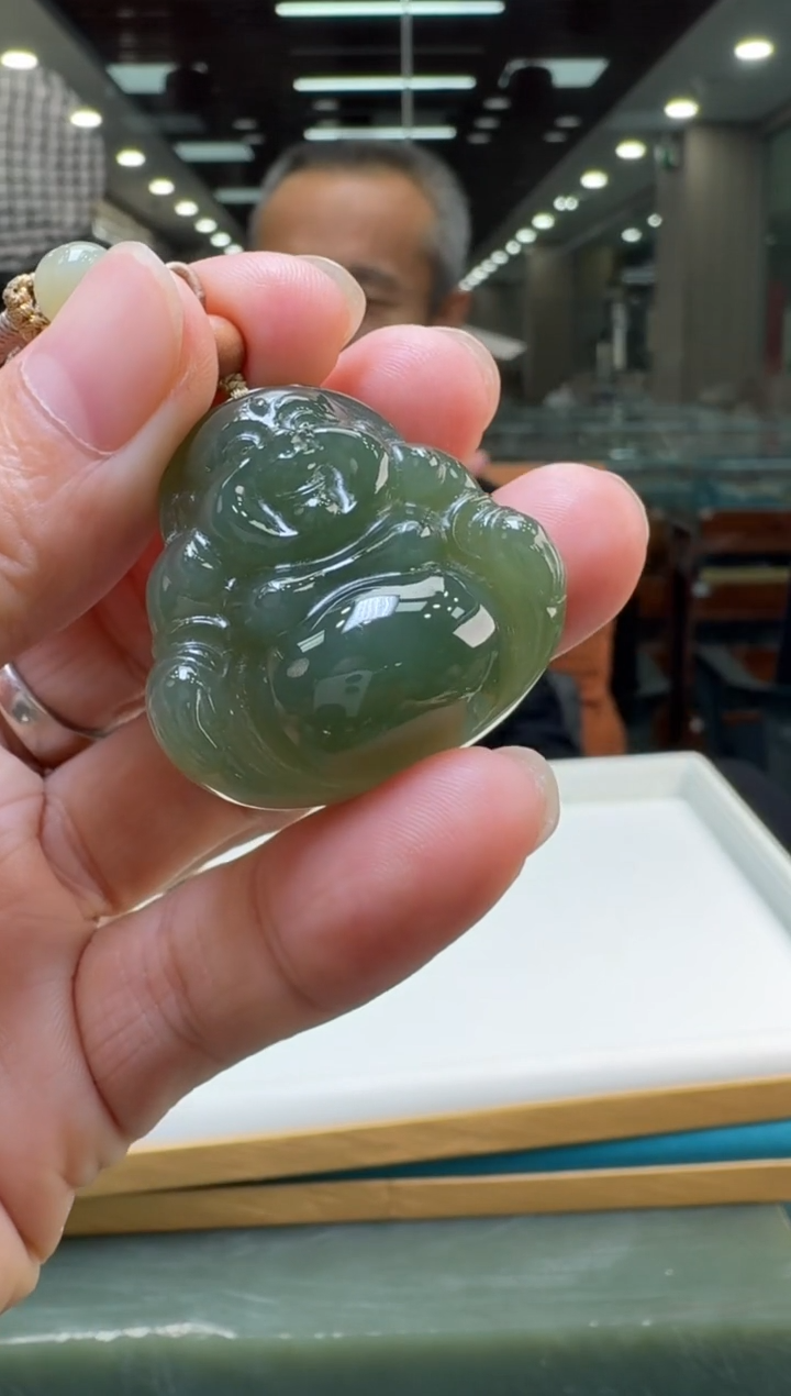 和田玉未镶嵌颈饰佛公配绳