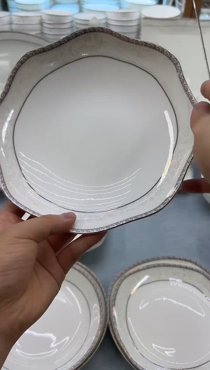 骨瓷玲珑8花2个    