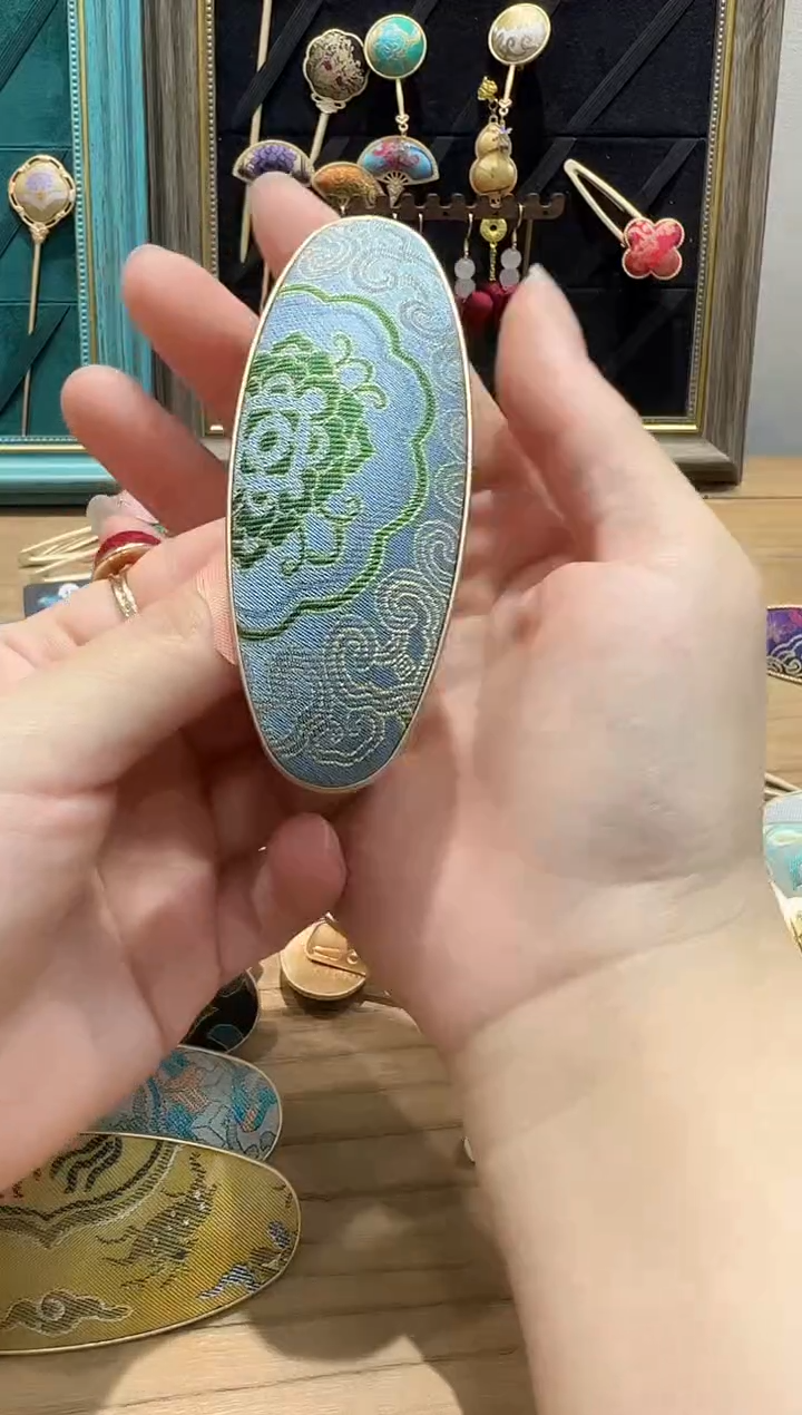 【闪购商品】【一物一拍车】蓝绿色大号弹簧夹AA