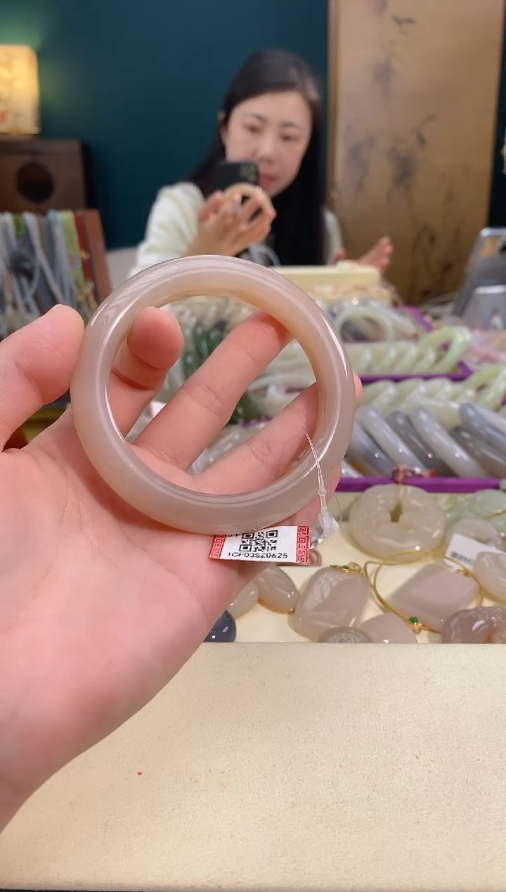 【闪购商品】和田玉手镯未镶嵌手镯59圈口