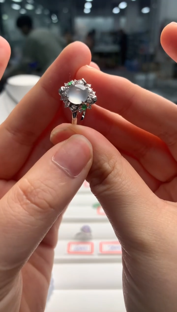 【闪购商品】翡翠颈饰18K金镶嵌翡翠戒指|不退不换