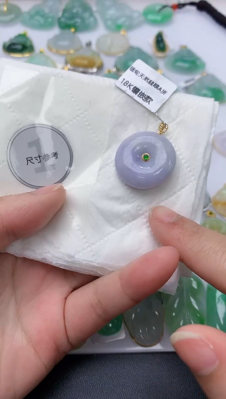 颈饰18K金镶嵌翡翠天然A货