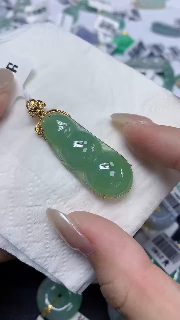 翡翠18K金镶嵌颈饰天然缅甸翡翠A货