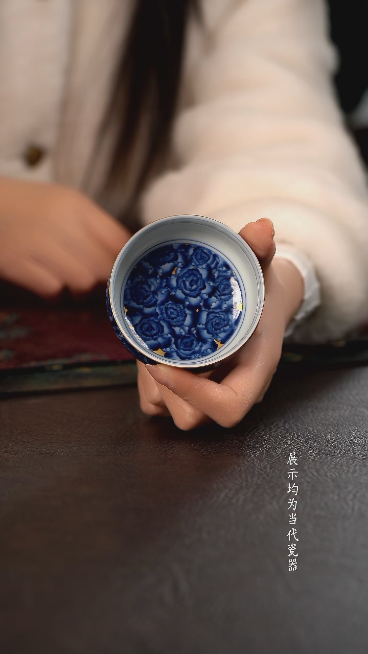 洪印慕明蓝地黑金月季炉式杯