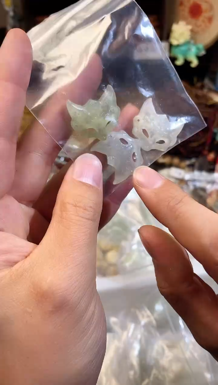 【闪购商品】蛇纹石玉颈饰未镶嵌小狐狸面具随机