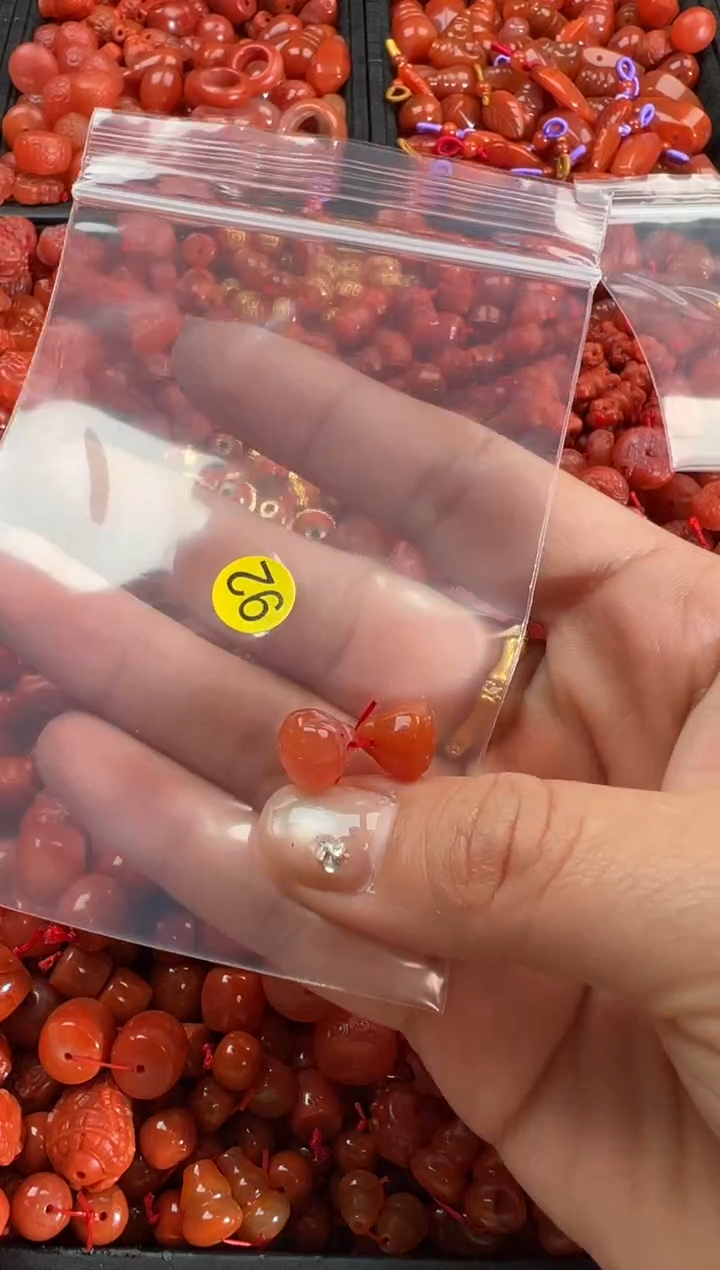 【闪购商品】南红玛瑙颈饰未镶嵌1