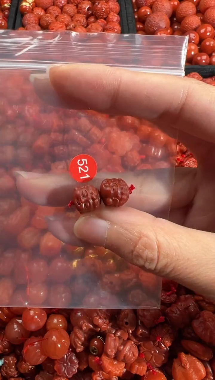 南红玛瑙未镶嵌颈饰1
