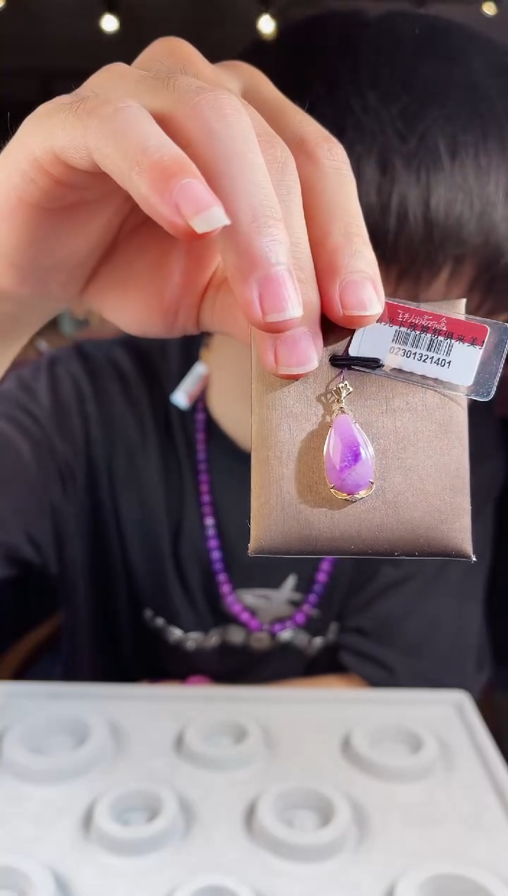 18K金镶嵌苏纪石（舒俱来）吊坠南非舒俱来老矿料