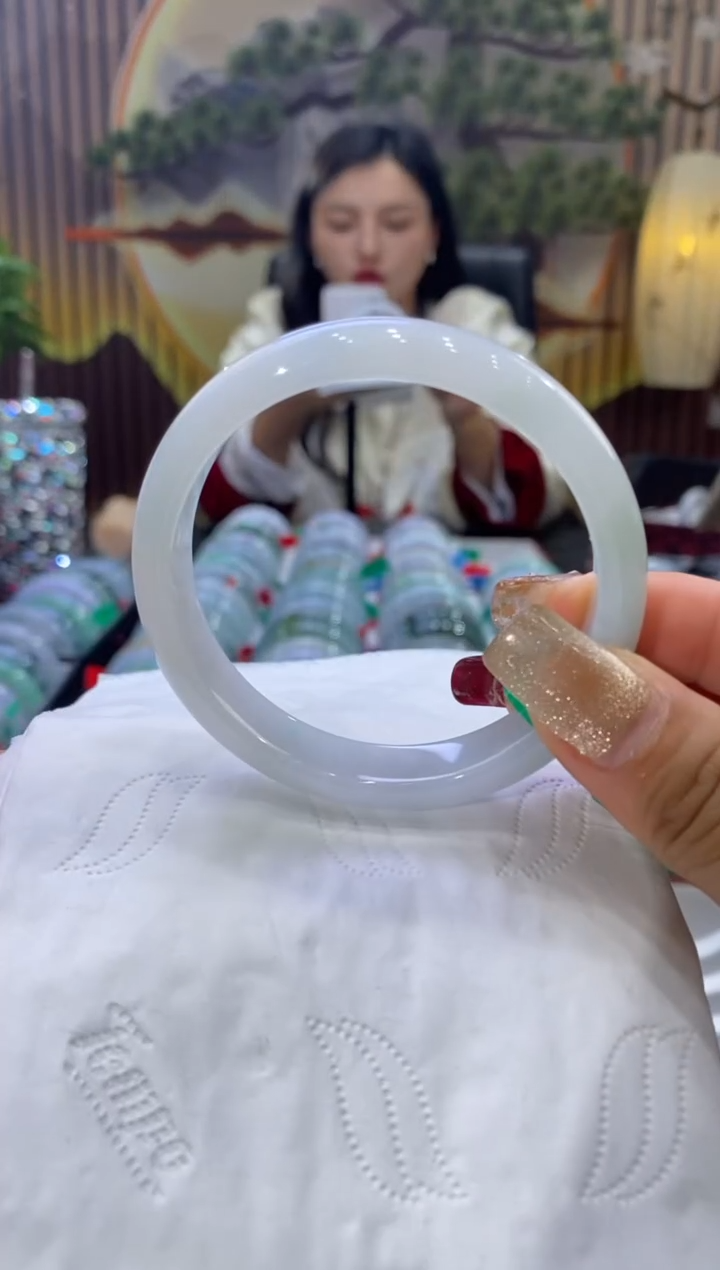 【闪购商品】翡翠手镯未镶嵌多人08193