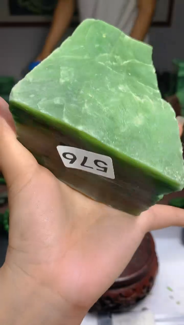 和田玉（碧玉）未镶嵌珠宝半成品576