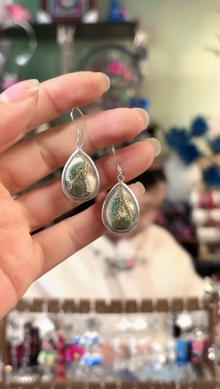 彩云南阁非遗老绣苗银饰品501