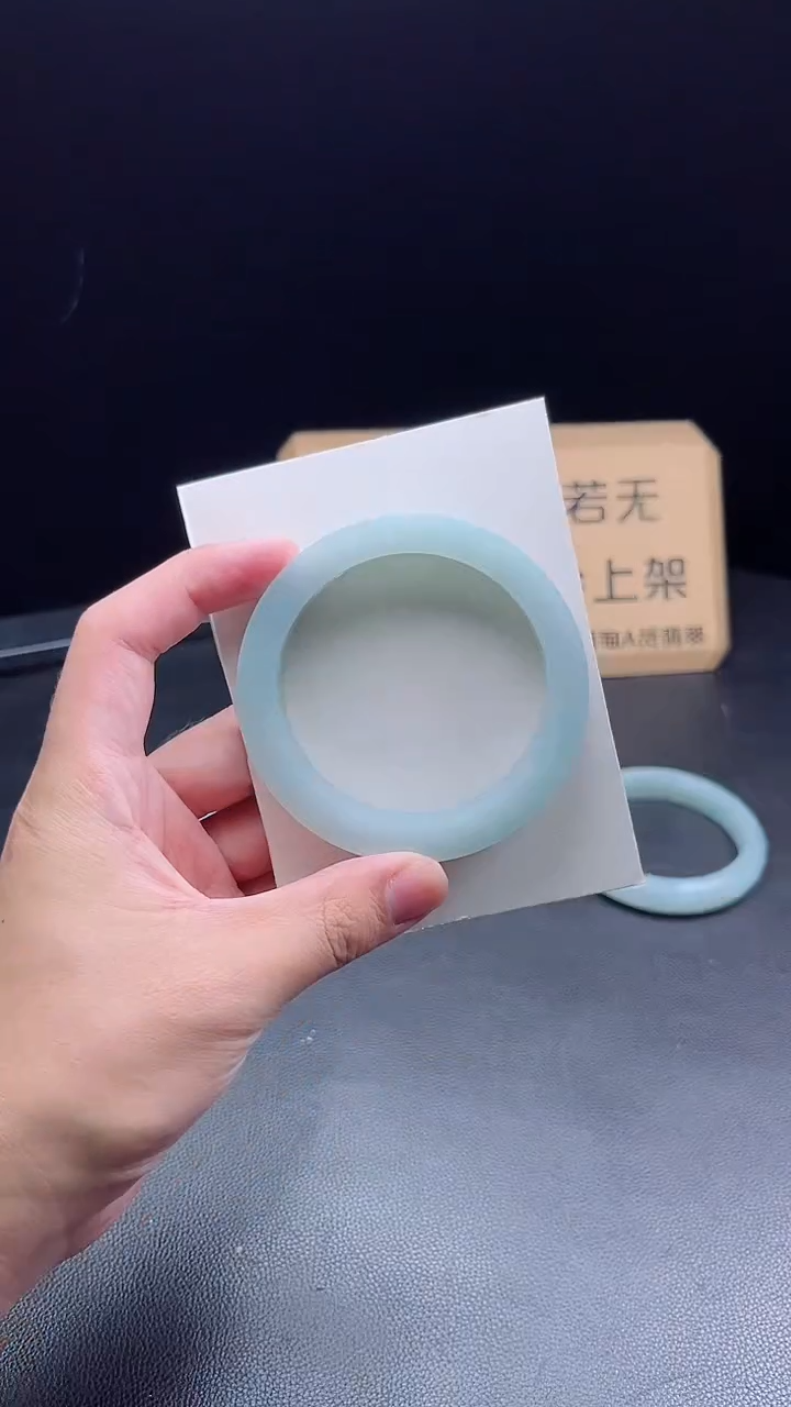 未镶嵌手镯定制翡翠如****?定制