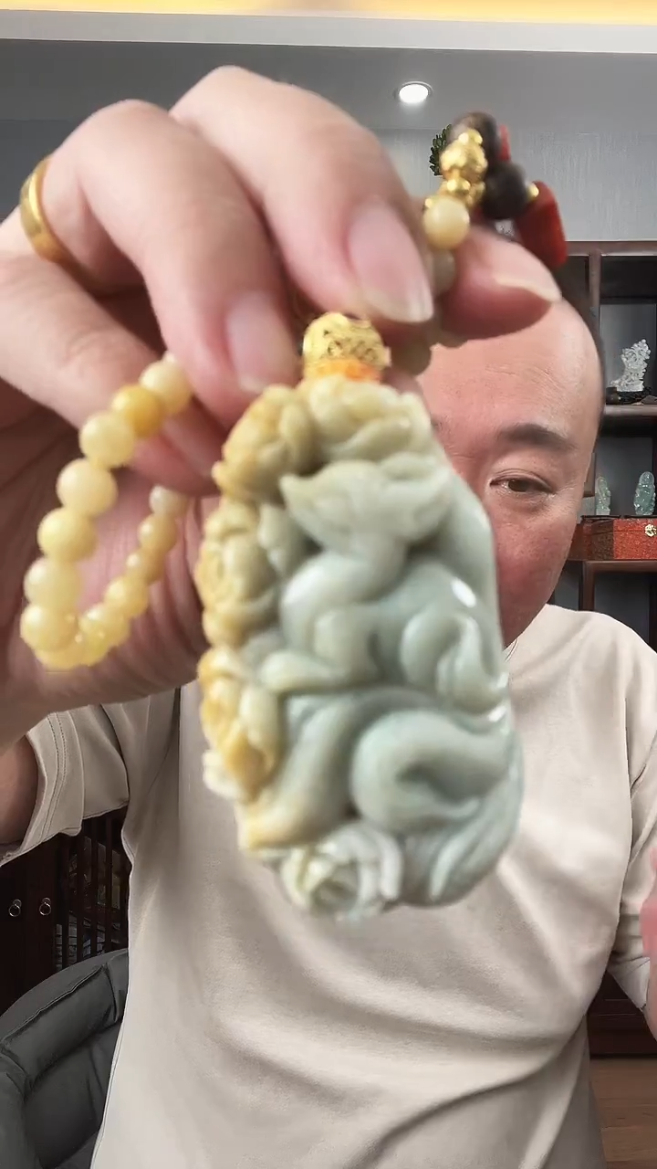颈饰未镶嵌翡翠九尾狐