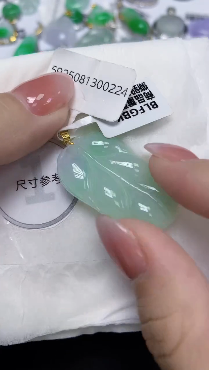 颈饰18K金镶嵌翡翠天然缅甸翡翠A货百元以上9元证书费自理