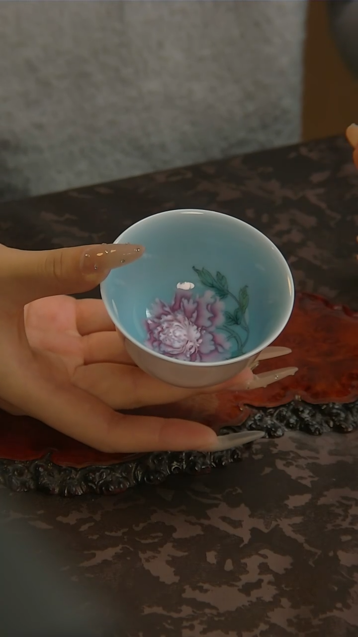 【闪购商品】青花手绘颜色釉花卉主人杯