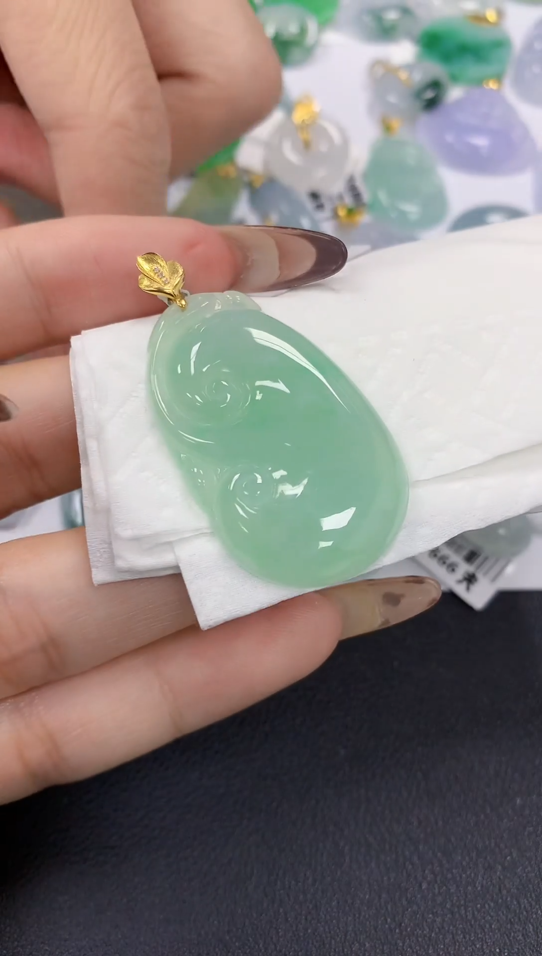 颈饰18K金镶嵌翡翠a货假一赔三支持复检百元上9元证书费自理