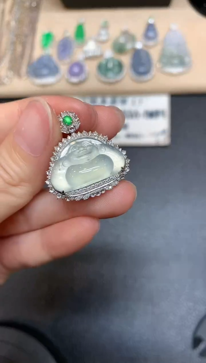 【闪购商品】翡翠颈饰18K金镶嵌佛公【无服务费