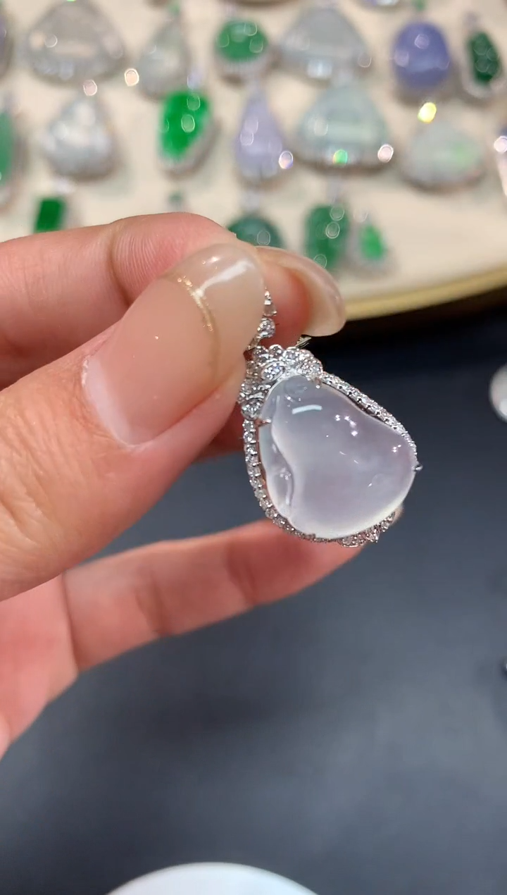 【闪购商品】翡翠吊坠(不含链)18K金镶嵌A69|13800