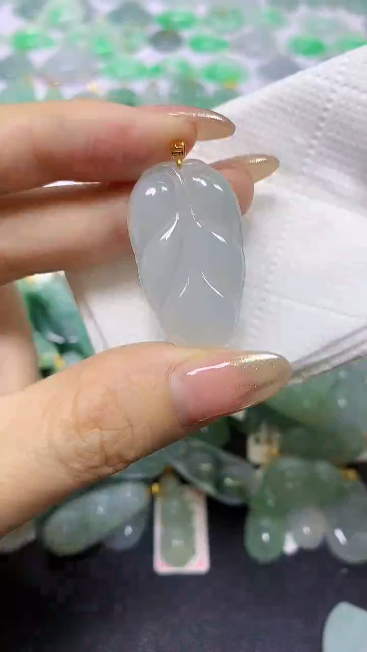 颈饰18K金镶嵌翡翠A货