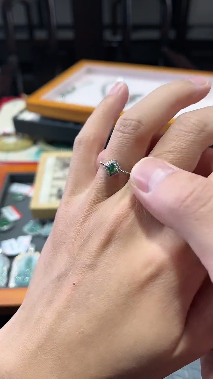 颈饰未镶嵌翡翠翡翠方包戒指