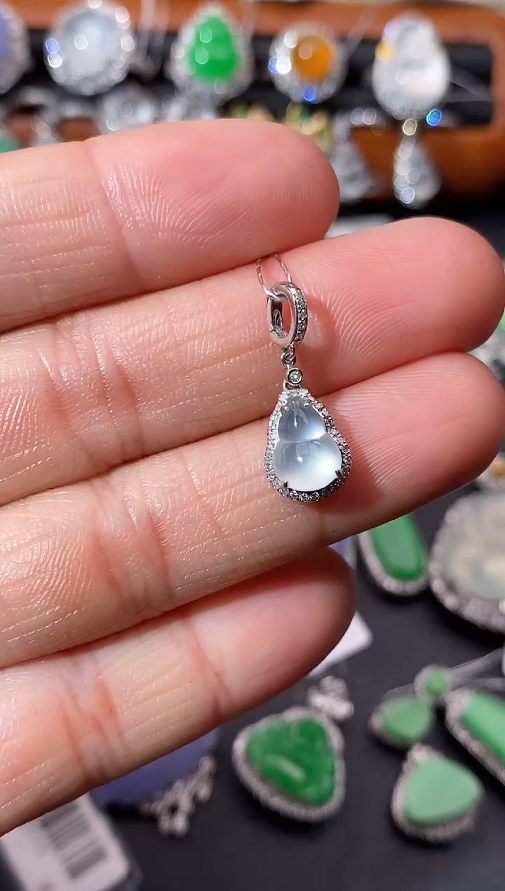 【闪购商品】翡翠颈饰18K金镶嵌吊坠