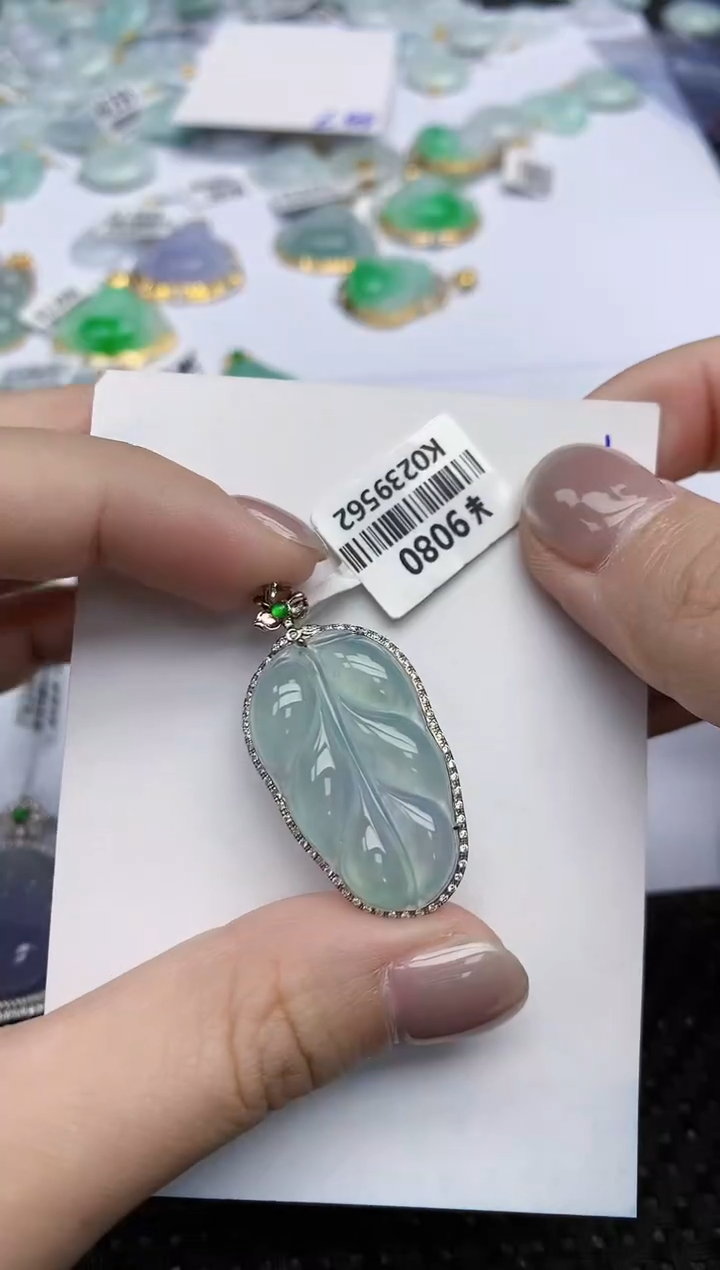 【闪购商品】翡翠颈饰18K金镶嵌天然翡翠A货