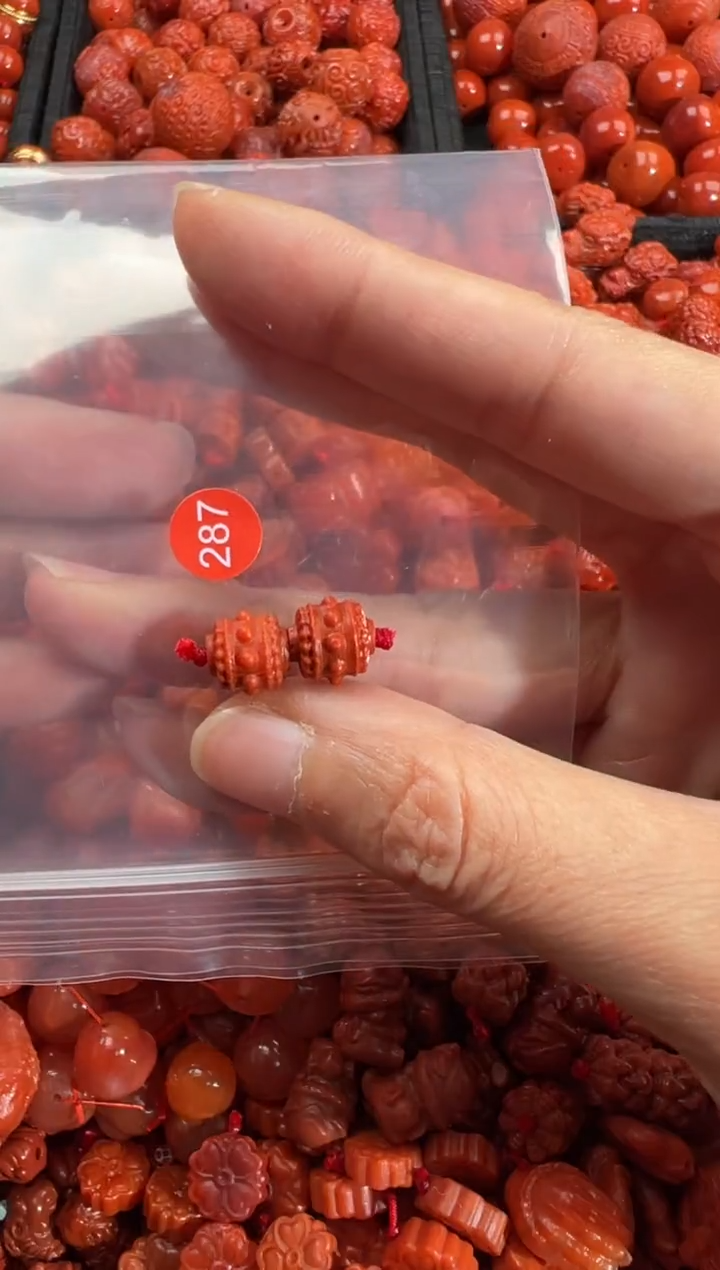 南红玛瑙未镶嵌颈饰1