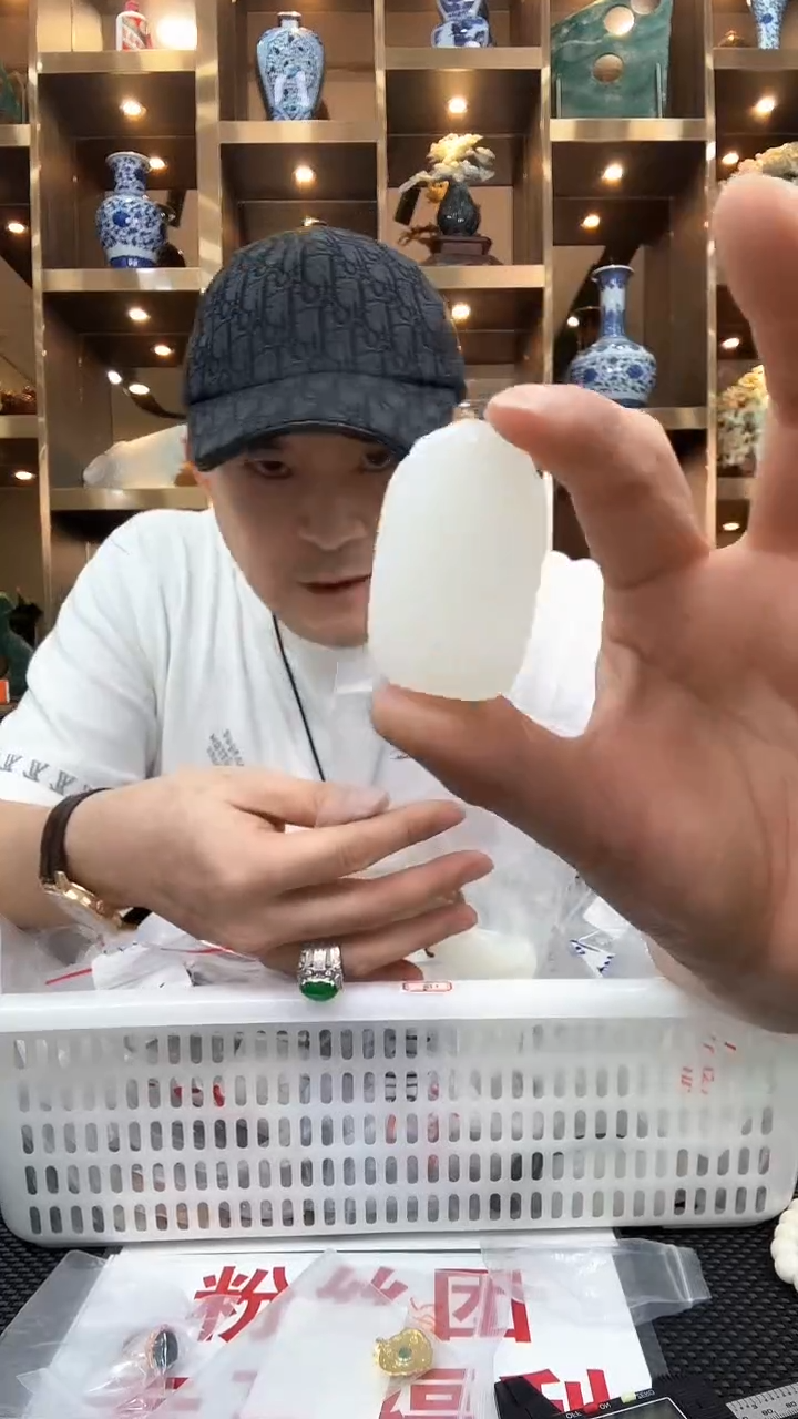 和田玉（糖玉）未镶嵌珠宝奇石吊坠