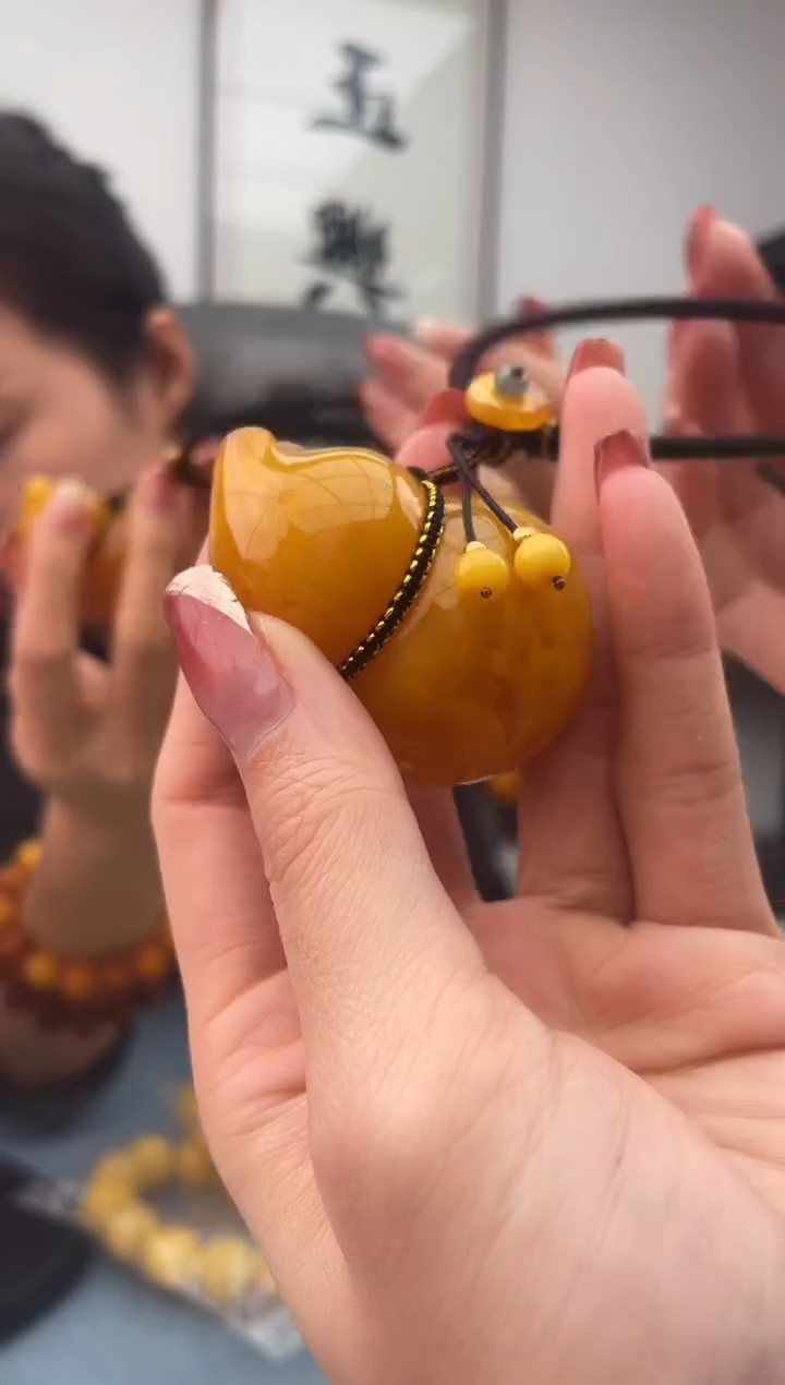 【闪购商品】蜜蜡珠宝奇石未镶嵌微瑕配绳假一罚十，032